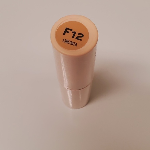 Revolution Stick Base Foundation🌴 - Picture 2 of 5